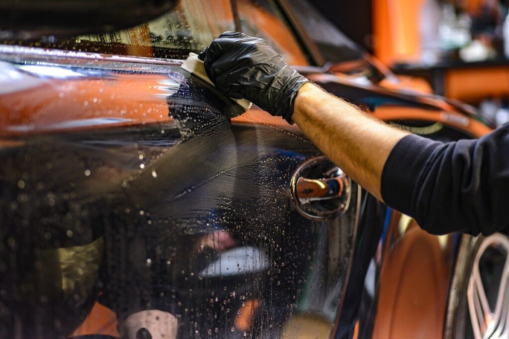 Comment nettoyer la sève d’arbre sur la carrosserie d’une voiture