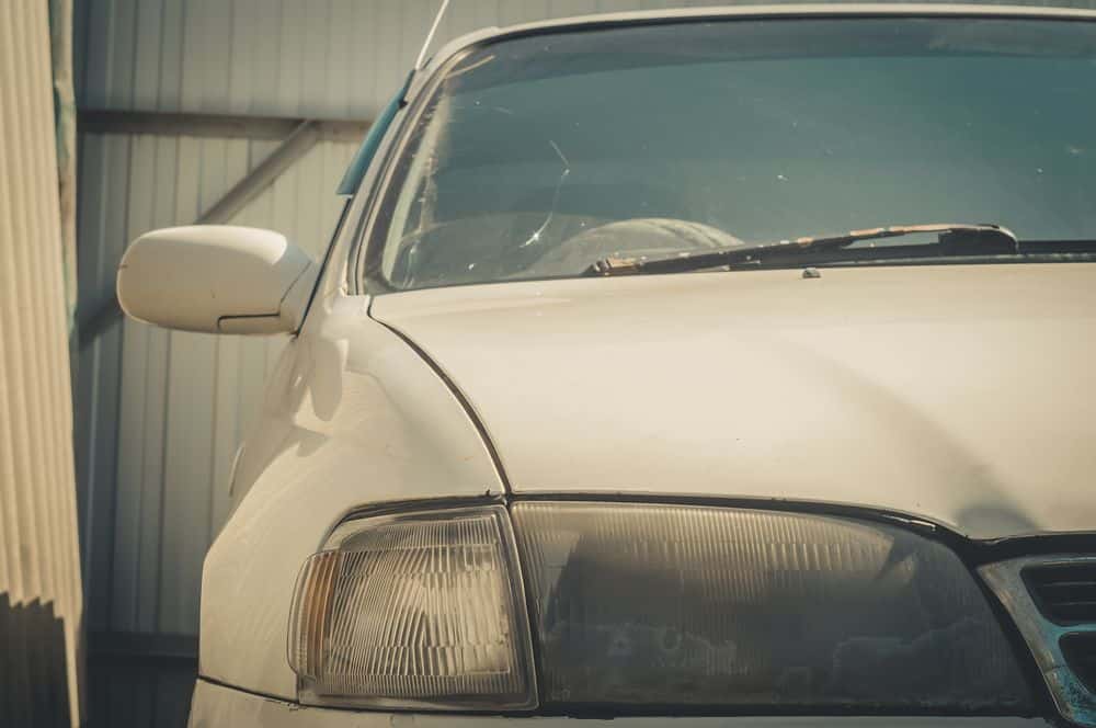 Remettre à neuf les phares de votre voiture avant la revente